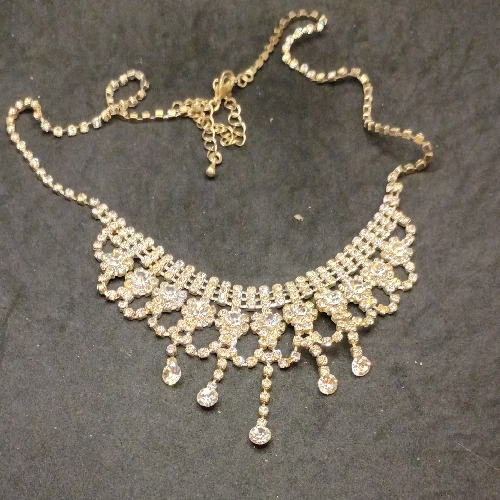 Elegant Silver Tone Necklace with Crystal Accents